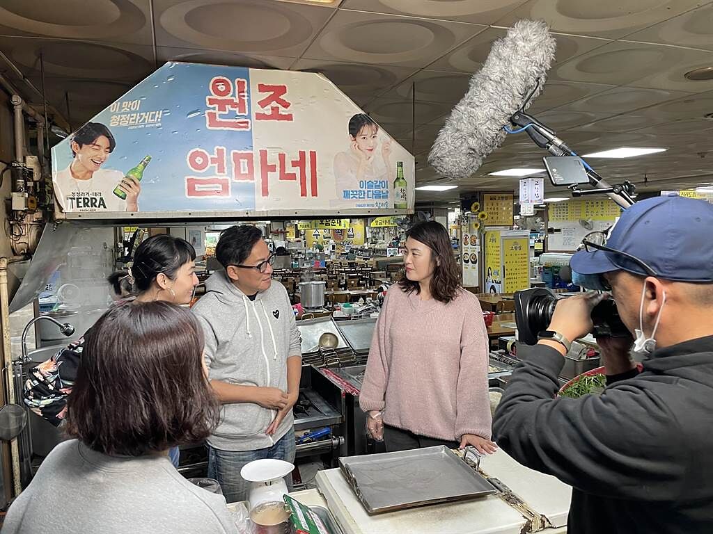 韓國觀光公社邀請《詹姆士出走料理》節目到韓國拍攝，介紹韓國道地美食。(韓國觀光公社提供)