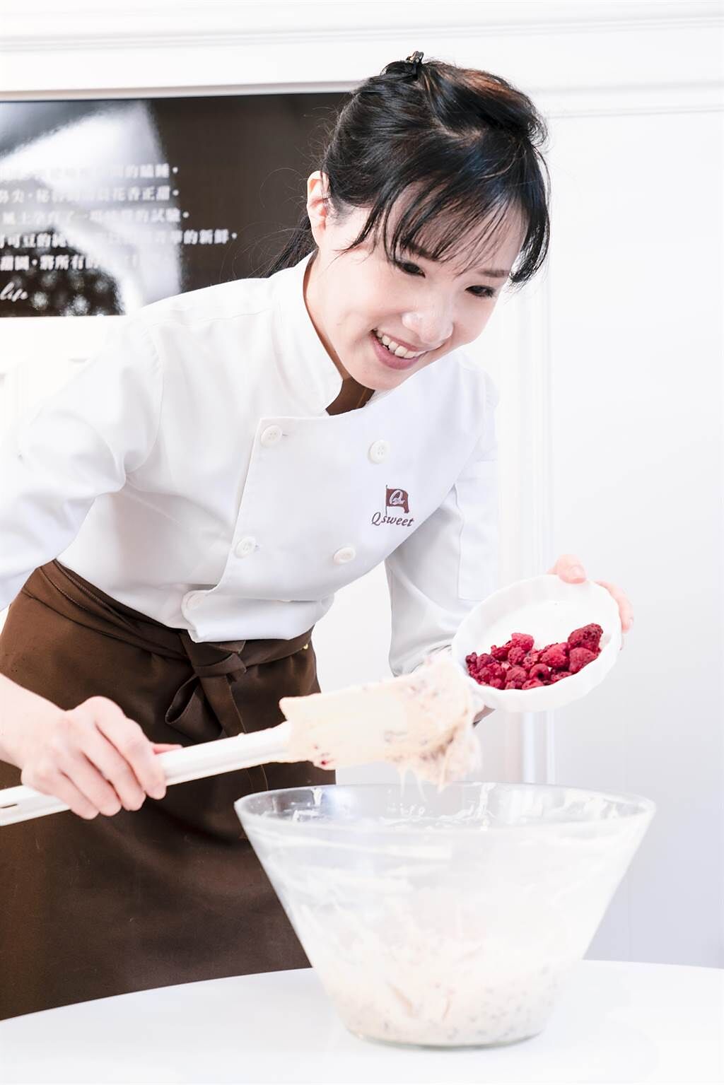 Q sweet品牌創辦人吳葵妮同時也是2022「世界巧克力大賽」中獲獎最多巧克力工藝師。（品牌提供）