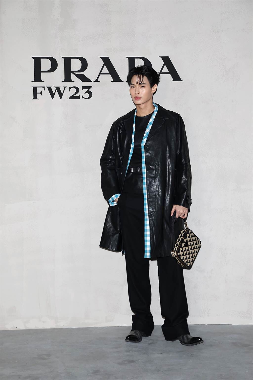 Prada新任品牌大使塔文歐帕西安卡瓊首次觀賞品牌大秀，吸引大量粉絲到場支持。（Prada提供）