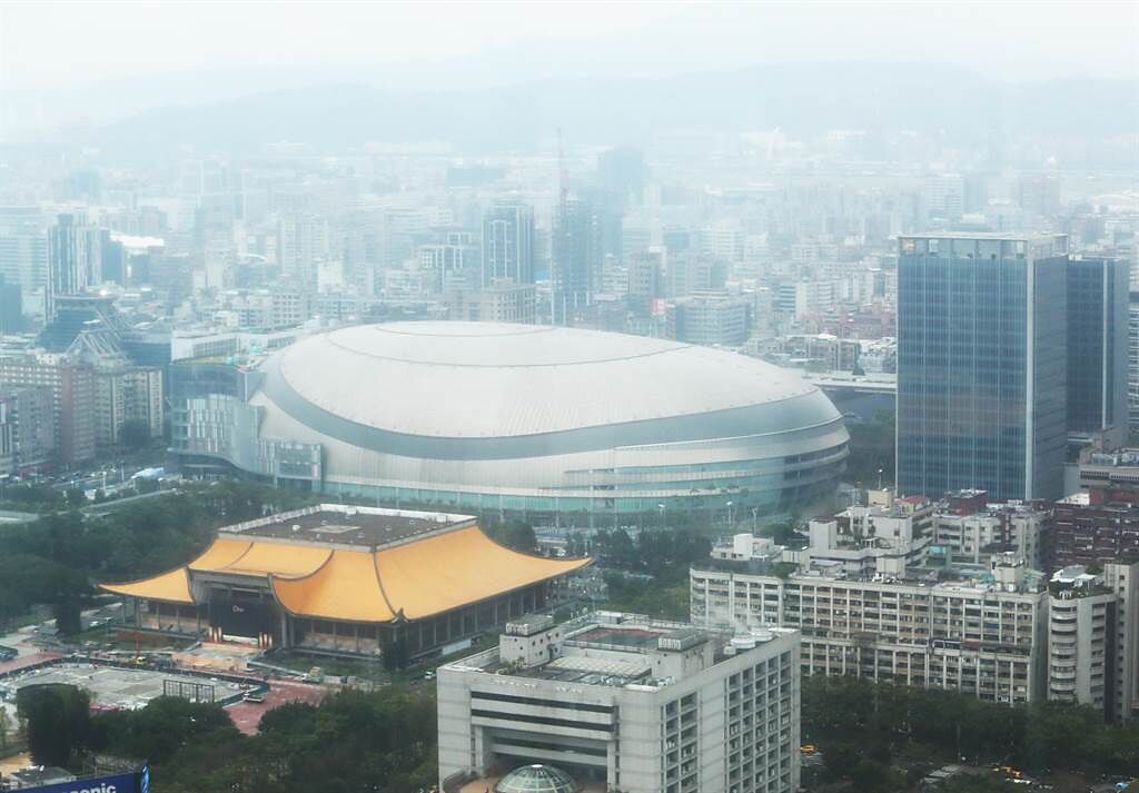 台北文化體育園區（台北大巨蛋）預計今年4月完工、年底營運。（陳怡誠攝）