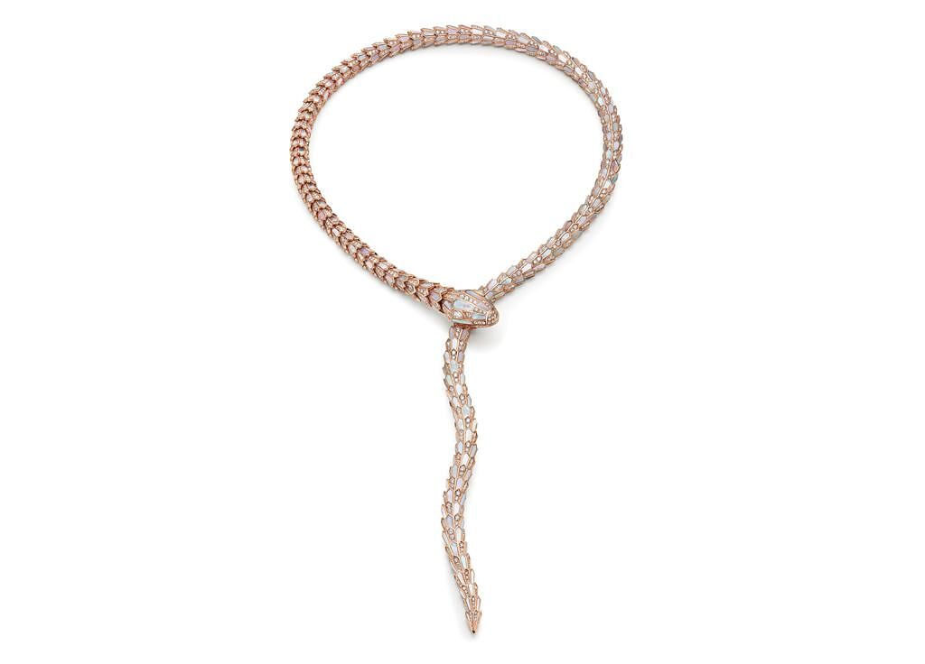 寶格麗Serpenti系列頂級珍珠母貝與鑽石項鍊。（BVLGARI提供）
