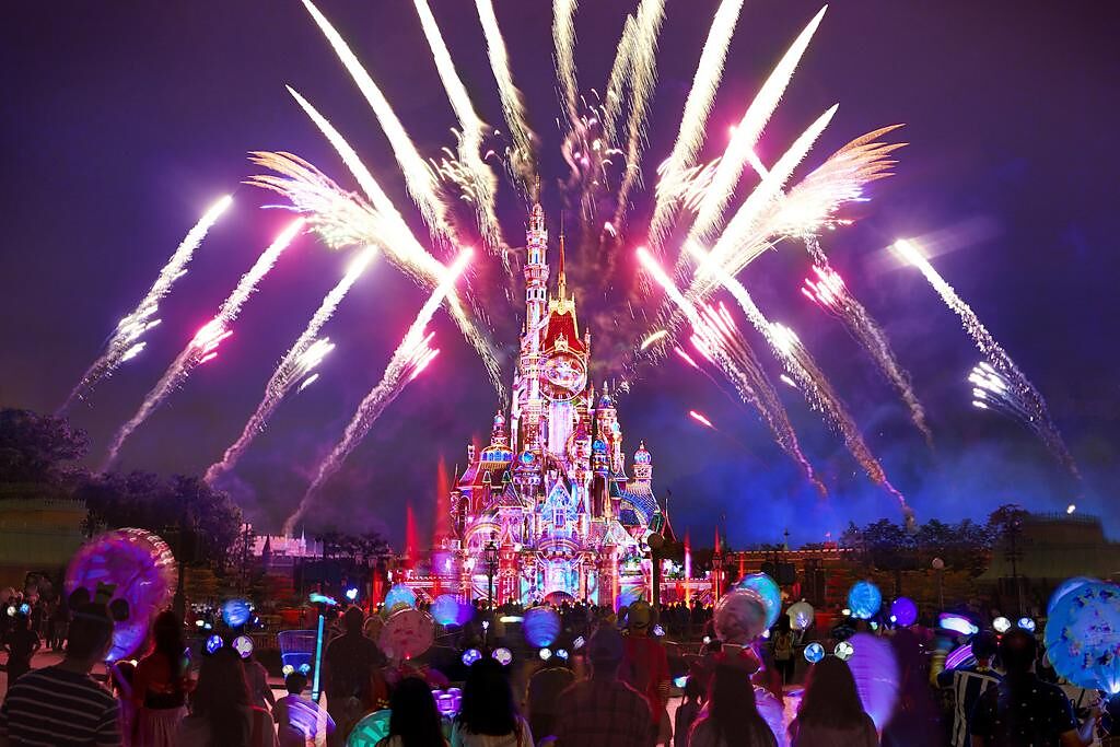 全新多媒體夜間城堡匯演《迪士尼星夢光影之旅》。（香港迪士尼樂園度假區提供）