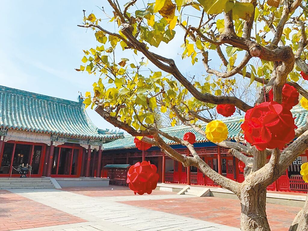台南市文化局在各古蹟景點布置吊飾增添新春喜氣。（台南市文化局提供／程炳璋台南傳真）