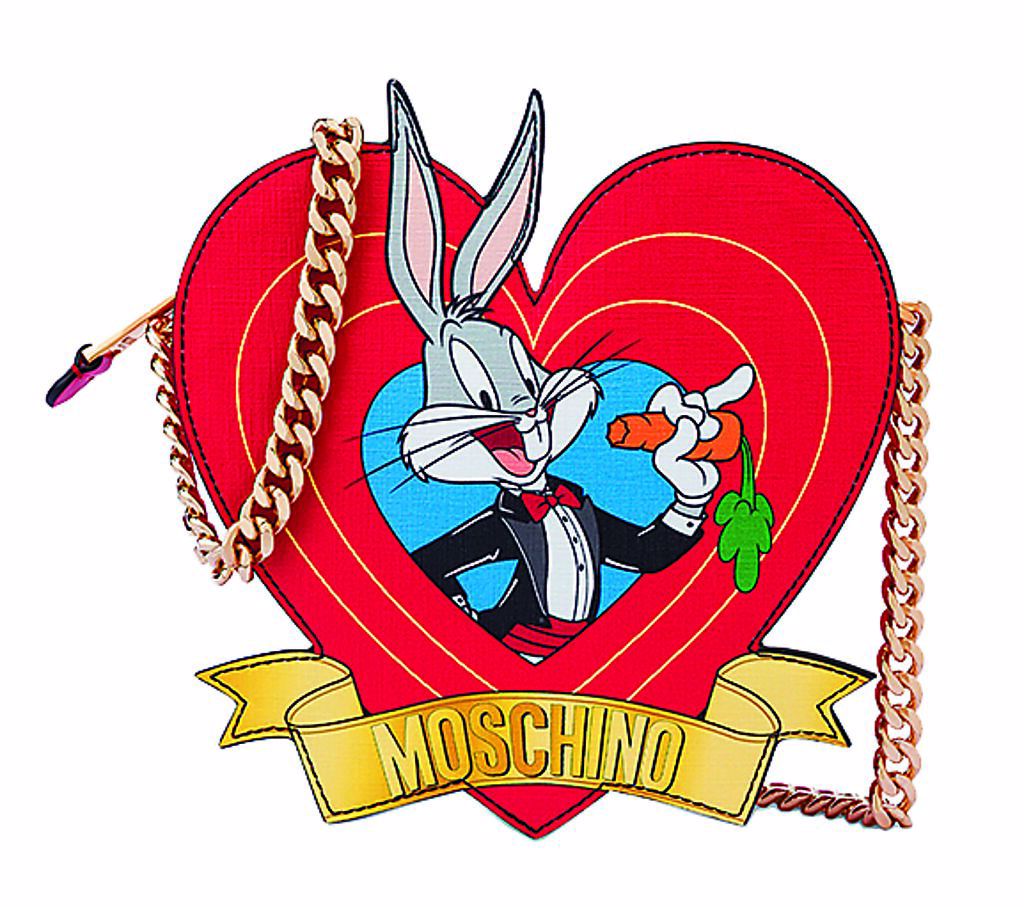 Moschino愛心兔巴哥斜背包，3萬3300元。（Moschino提供）