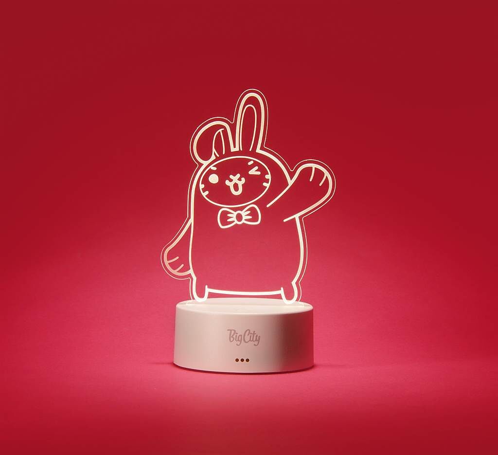 2月1日起單筆消費滿額還可兌換兔年「阿Mall造型折線燈」，鴻兔大展好運來。（巨城提供／陳育賢新竹傳真）