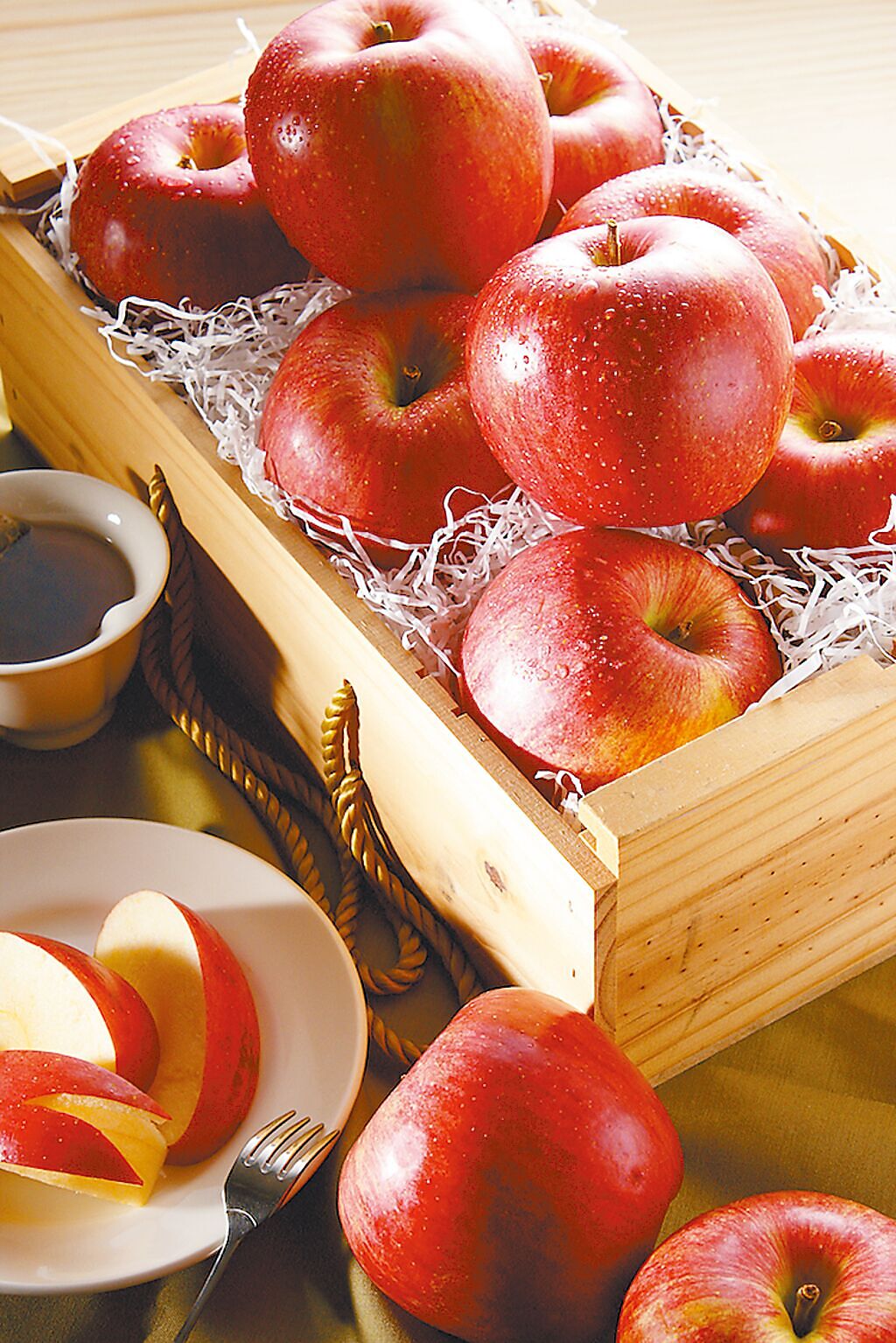 Breeze Super日本山形蜜蘋果禮盒，推薦價1400元。（Breeze Super提供）