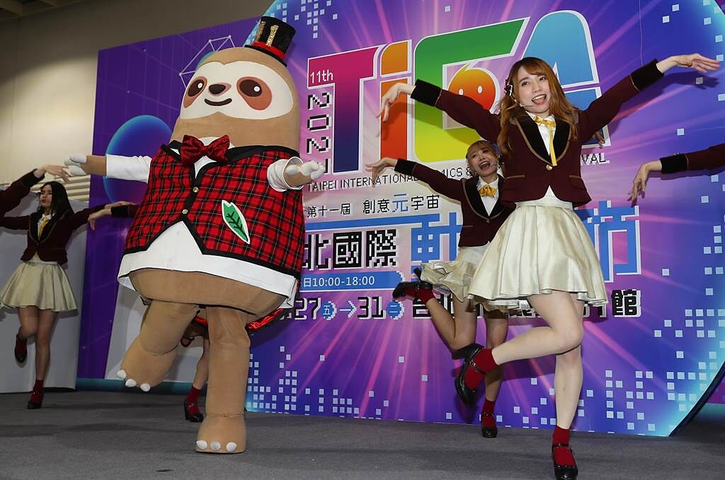 第11屆台北國際動漫節27日登場，在開幕式中AKB48的台灣姐妹團AKB48 Team TP的美少女動漫超偶漫寶精彩的演出。（季志翔攝）