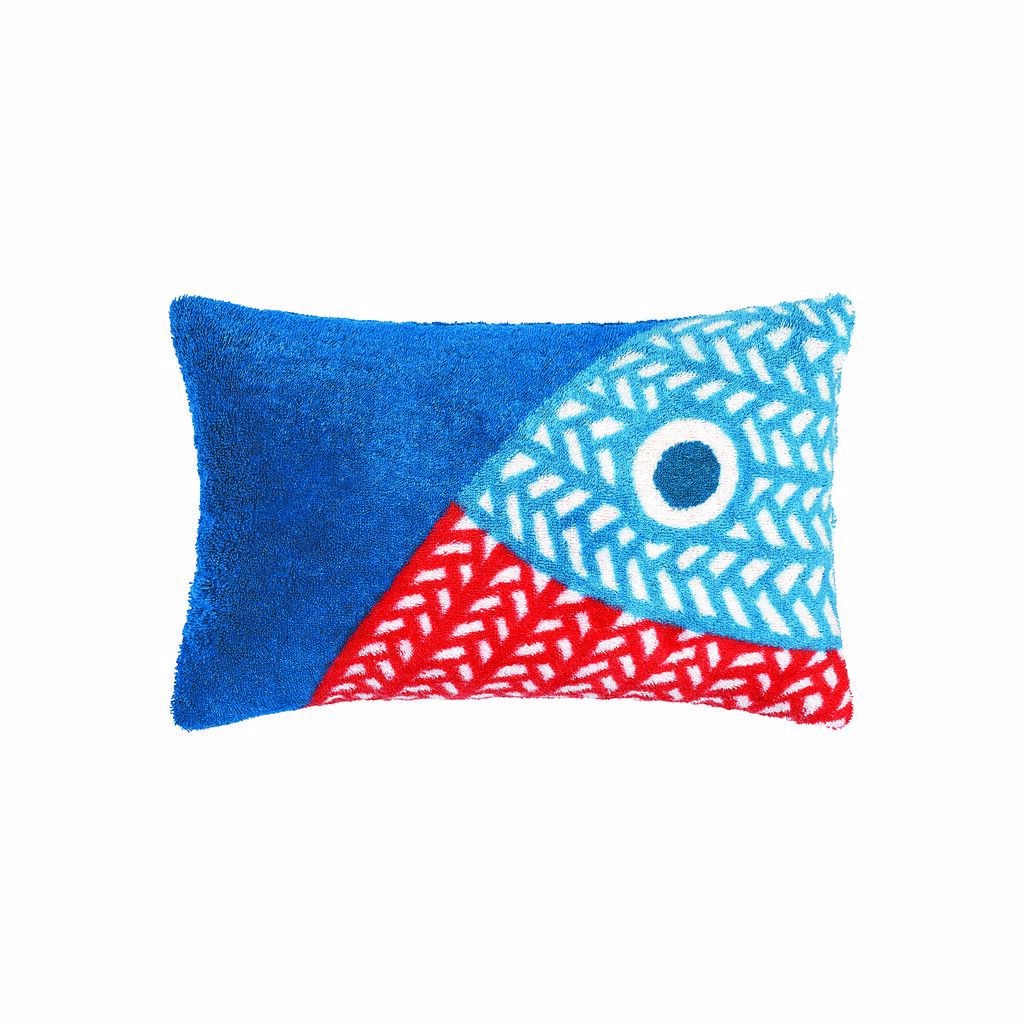 Hermes Poisson notte圖紋純棉海灘抱枕，有多種花色，組合起來可以變成一隻大魚，也是家具系列裡十分有創意的作品，8800元。（Hermes提供）