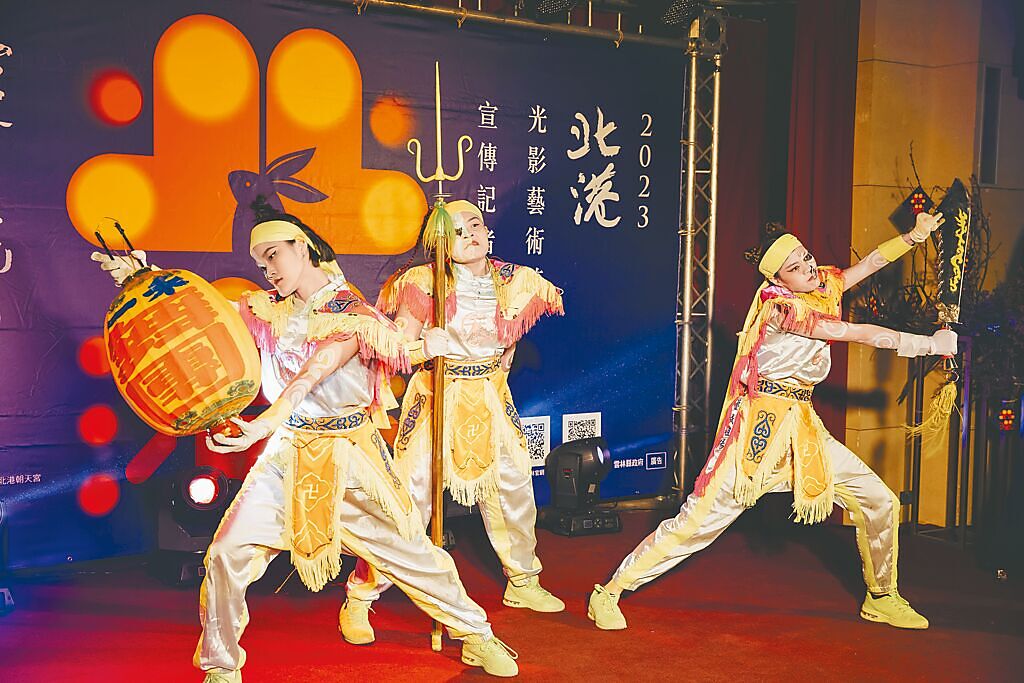 禾一文化傳承舞團於2023北港光影藝術節－藝光躍影記者會演出。（雲林縣政府提供）