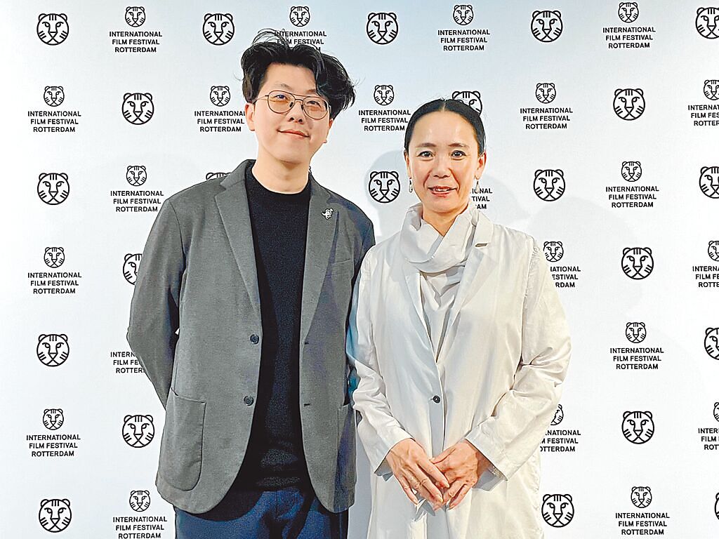 孔慶輝（左）在鹿特丹驚喜巧遇日本大導演河瀨直美。（海鵬提供）