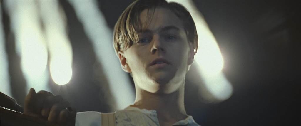 李奧納多飾演傑克時才20歲，年輕帥氣。（迪士尼提供）