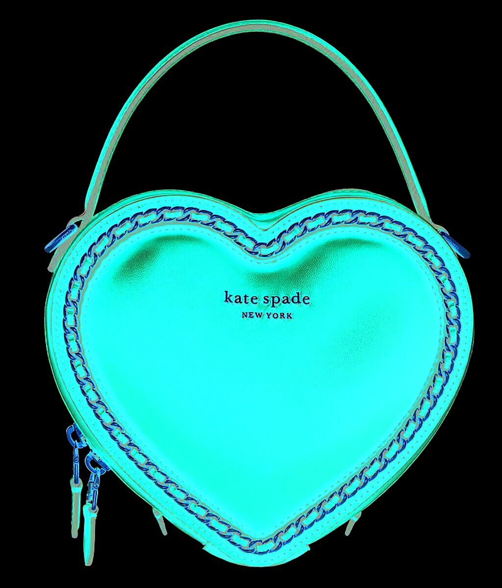 SOGO復興館kate spade-amour3D心型斜背包，售價1萬7100元。（業者提供）