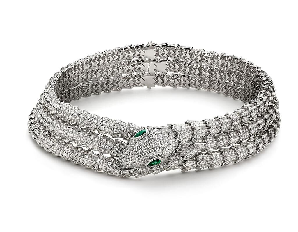 寶格麗Serpenti系列頂級祖母綠與鑽石項鍊。（BVLGARI提供）
