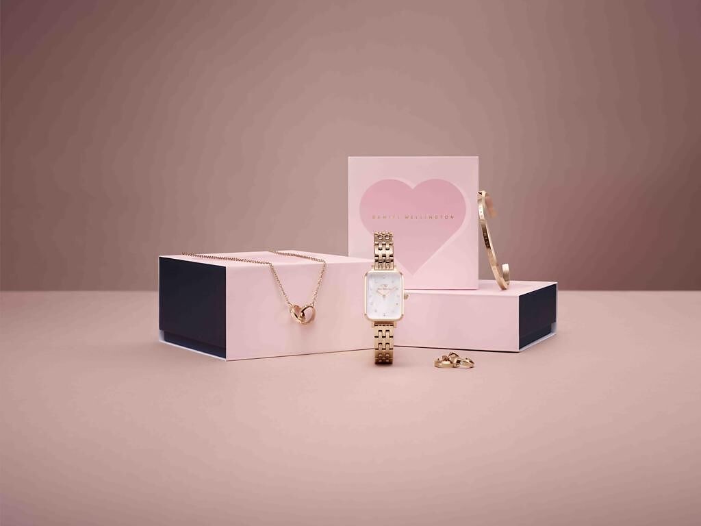 Daniel Wellington在情人節推出買腕表就送粉紅包裝禮盒。（DW提供）