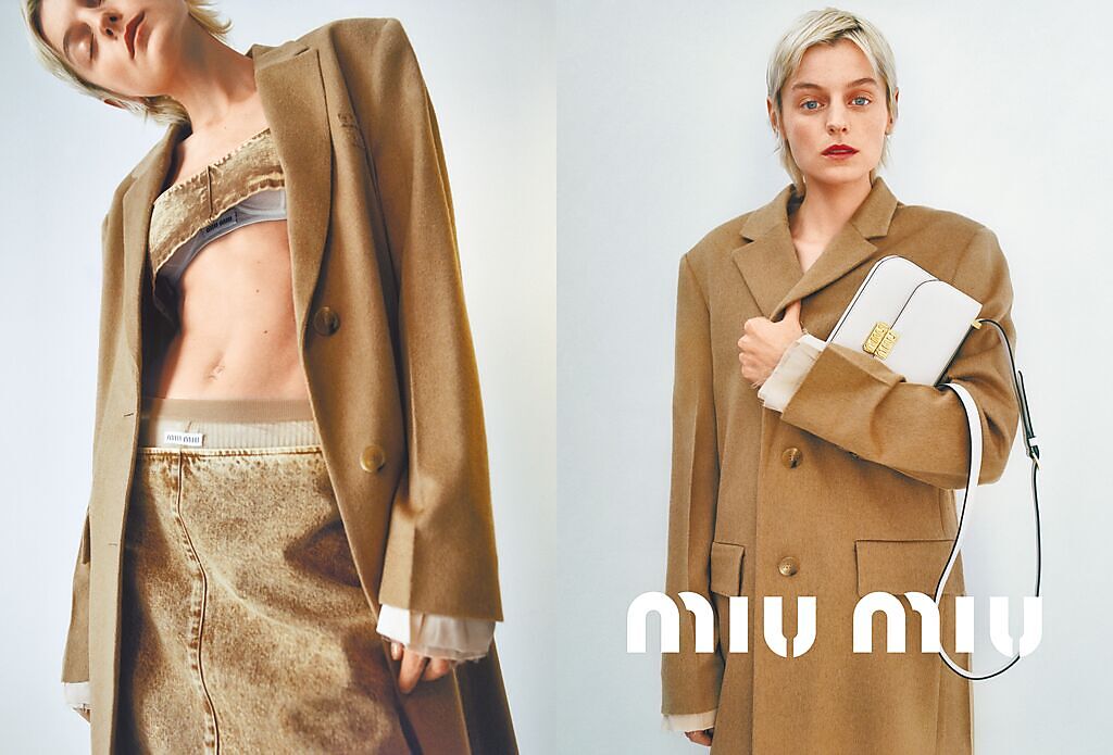 艾瑪柯林以miu miu隨性大衣搭配各種春夏單品，打造獨特時尚氣場。（miu miu提供）