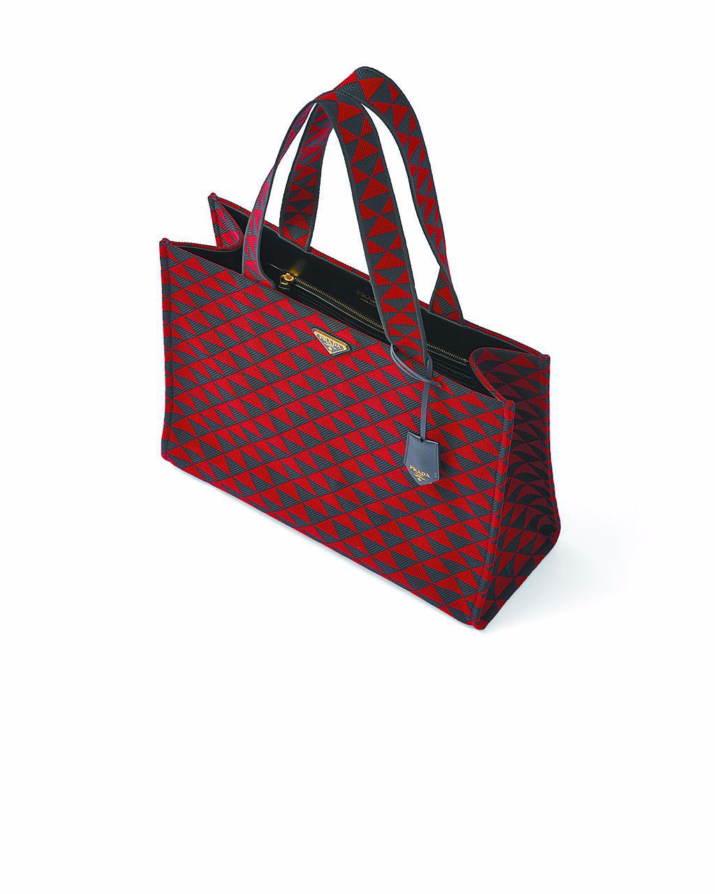 Prada Symbole幾何圖紋緹花手提包，13萬元。（Prada提供）