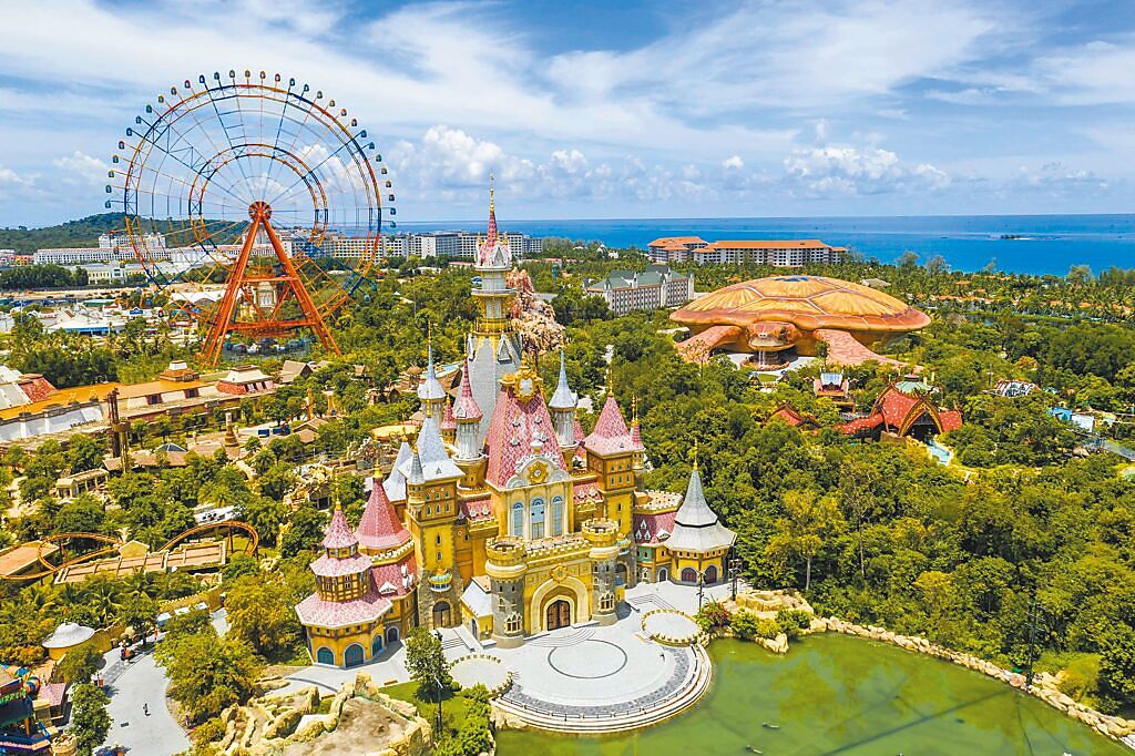 珍珠奇幻樂園是全越最大的海陸主題樂園，堪稱越南版的迪士尼。（皇茶旅行社提供）