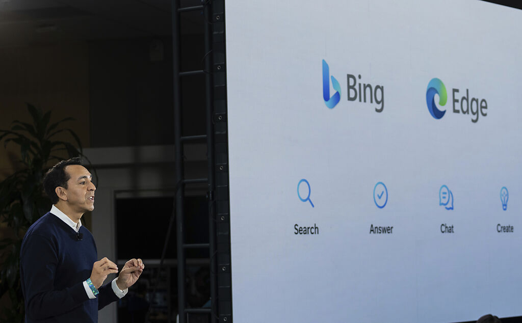 微軟最近推出新版Bing聊天機器人，紐時專欄作家實際試用，卻發現對方瘋狂示愛，讓他難以成眠。（圖／美聯社）