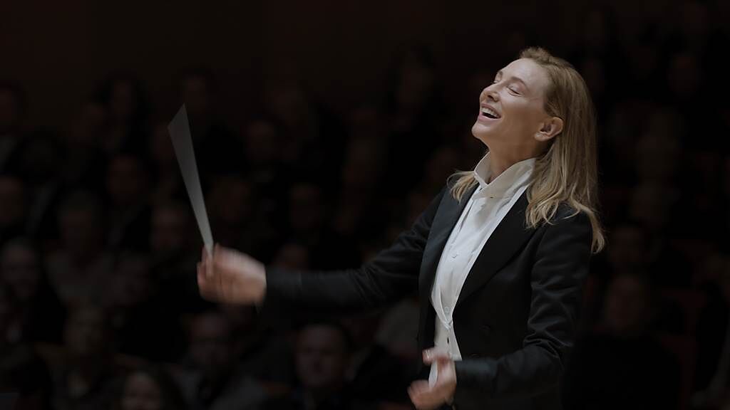 凱特布蘭琪飾演知名管弦樂團史上首位女性首席指揮家。（UIP提供）