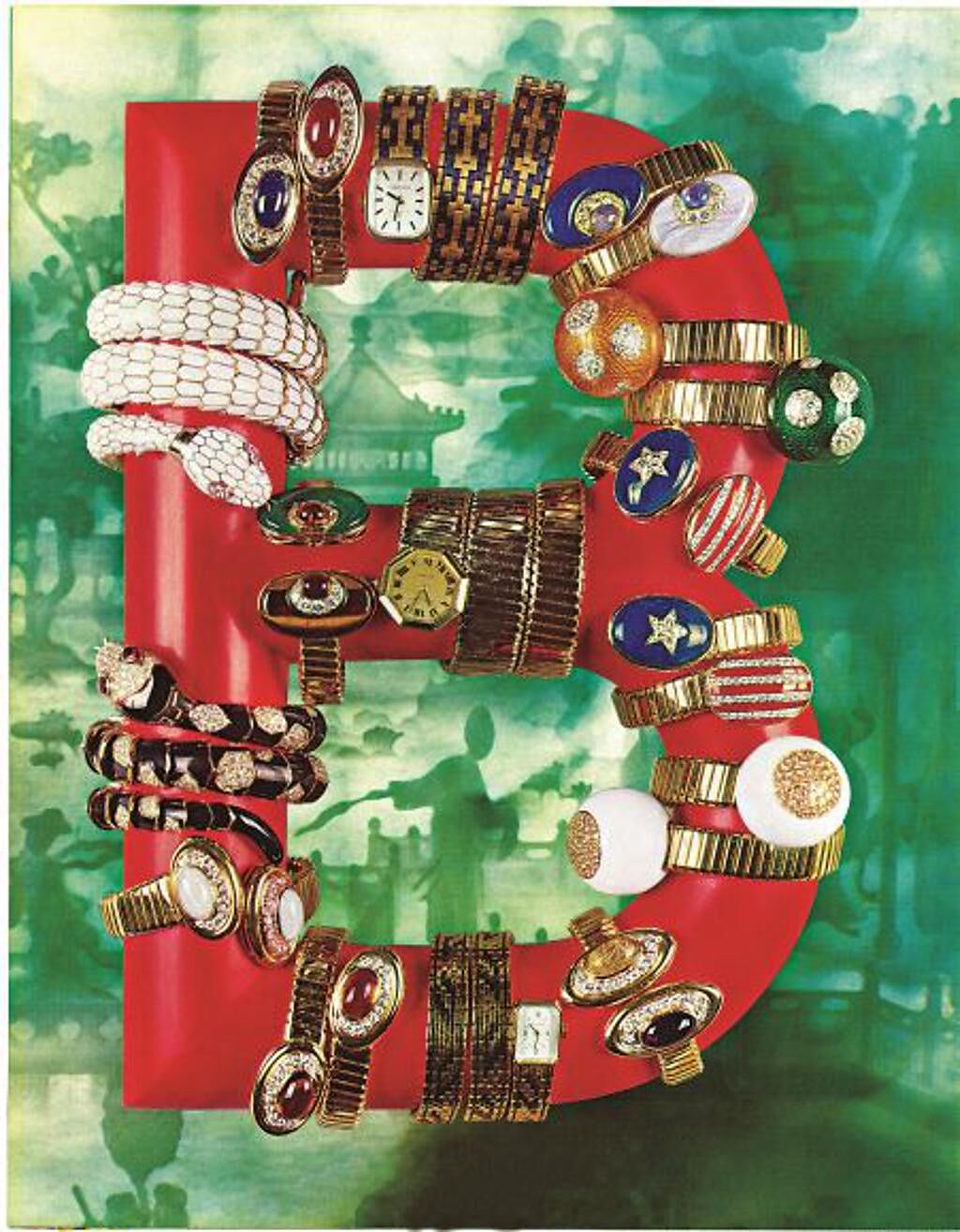 寶格麗歷年來的Serpenti骨董珠寶表，一窺靈蛇創意演化的過程。（BVLGARI提供）