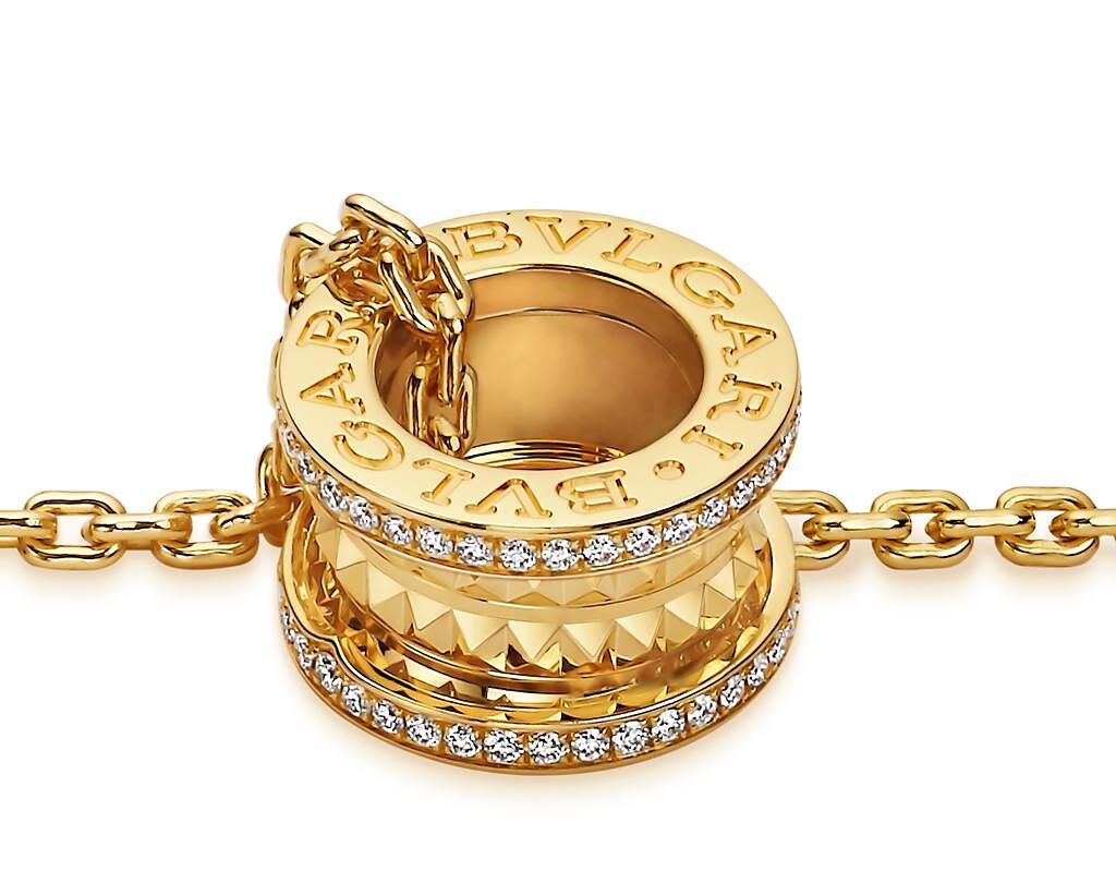 寶格麗B.zero1 ROCK系列黃K金鑲鑽項鍊，27萬4100元。（BVLGARI提供）