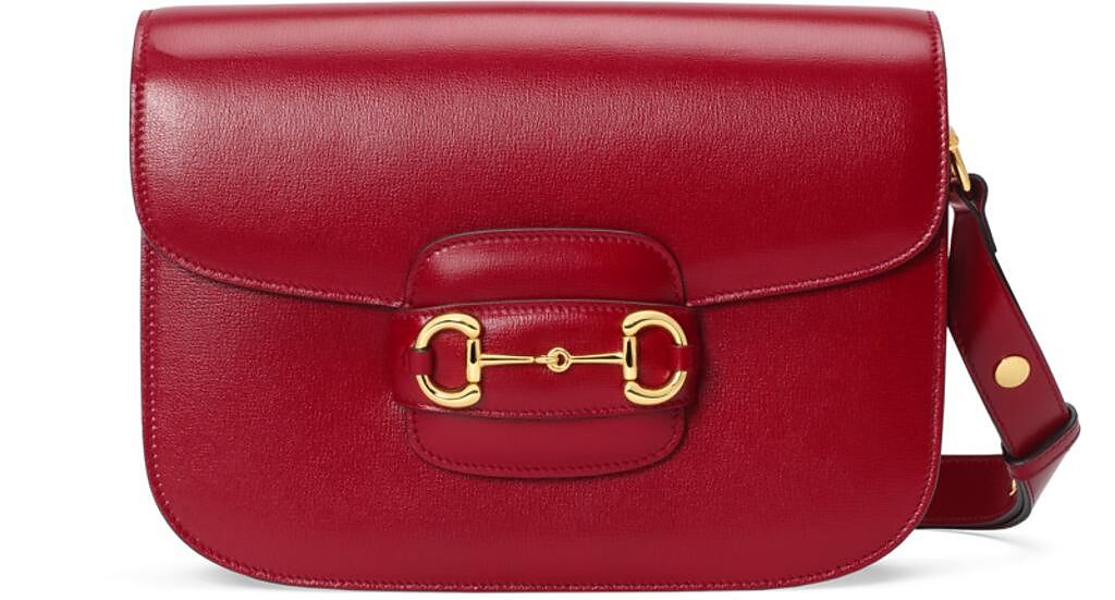 Gucci Horsebit 1955 紅色肩背提包，價格店洽。（Gucci 提供）
