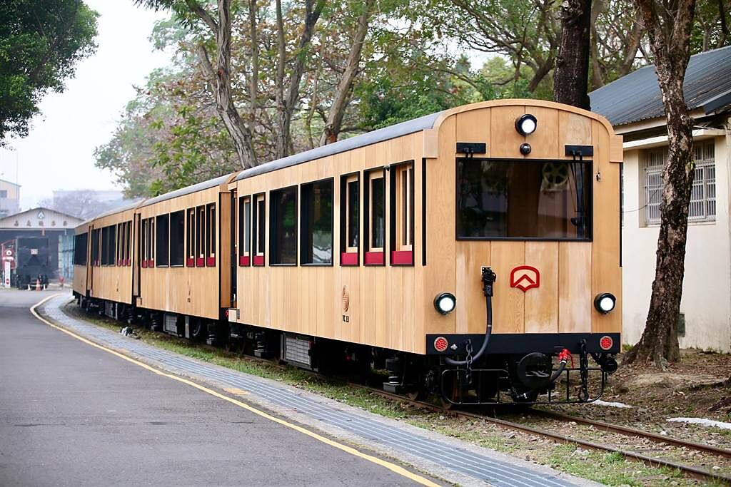 阿里山林業鐵路及文化資產管理處打造全新檜木車廂「福森號」，3月試車。（林鐵文資處提供／廖素慧嘉市傳真）