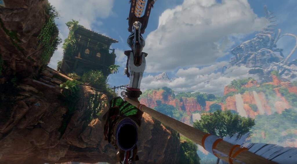 在《地平線山之呼喚》的VR版中，玩家可實際操作拿弓、從背後抽箭，跟第一視角的射擊體驗，臨場感十足。（翻攝遊戲畫面）