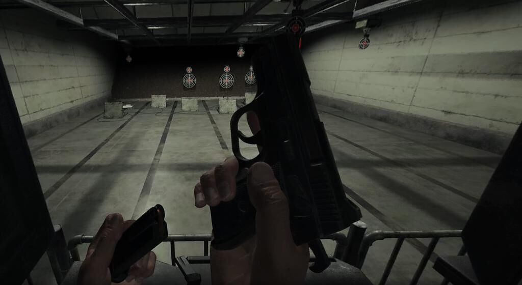 《惡靈古堡 村莊》不僅僅新增了VR模式，更加入了靶場、VR挑戰等模式，在使用槍具時還有擬真的抽槍、裝卸彈匣、上膛及射擊的體驗。（翻攝遊戲畫面）
