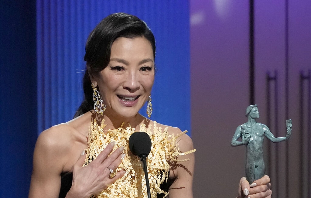 楊紫瓊以電影《媽的多重宇宙》封美國演員工會獎影后。（圖／美聯社）