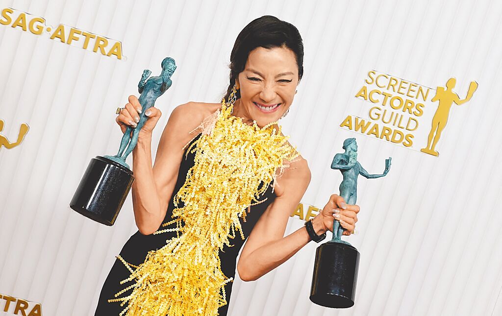 楊紫瓊拿下美國演員工會獎影后，是首位獲此獎的亞裔女性演員。（路透）