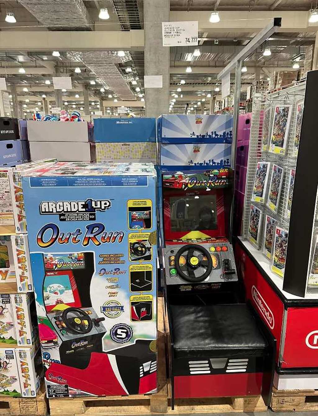 「小型賽車街邊遊戲機」售價7萬4777日元，約新台幣1萬6763元。(翻攝自Costco好市多 商品經驗老實說FB)