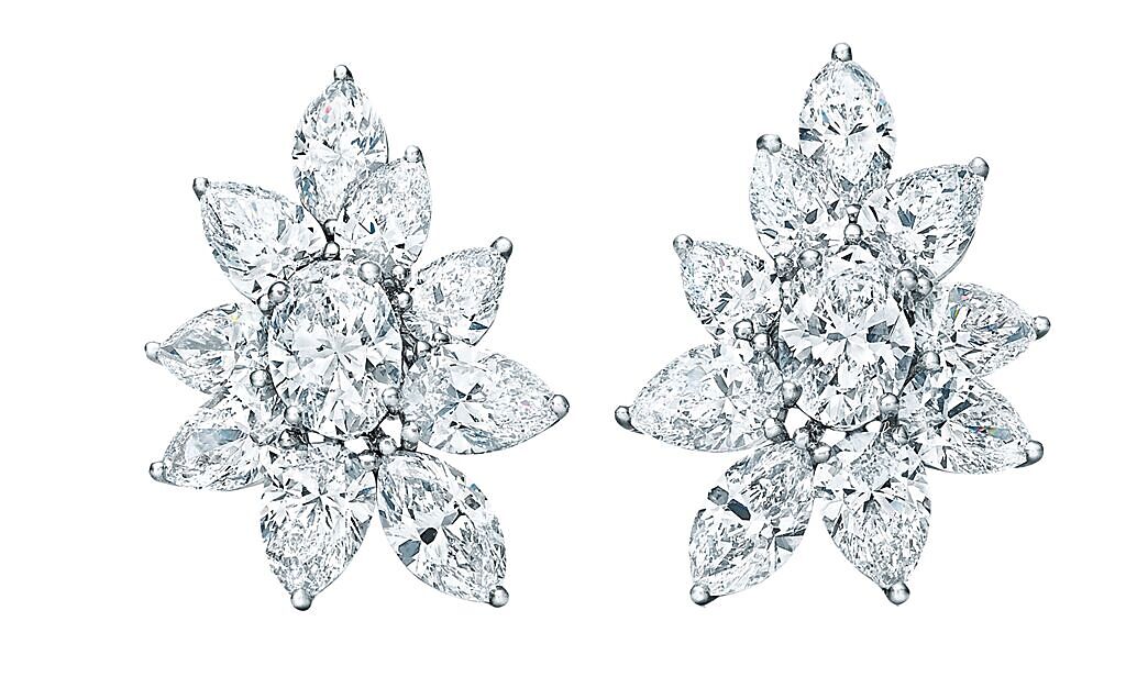 Tiffany高級珠寶系列鉑金鑲嵌鑽石耳環。（Tiffany &Co.提供）