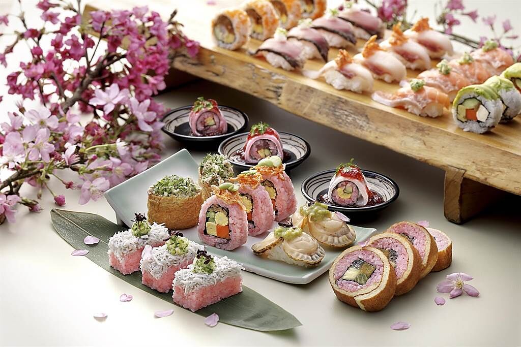 欣葉日本料理在壽司中帶入櫻花元素，壽司米透著淡淡粉色，好似雙頰的幸福紅。（欣葉提供）