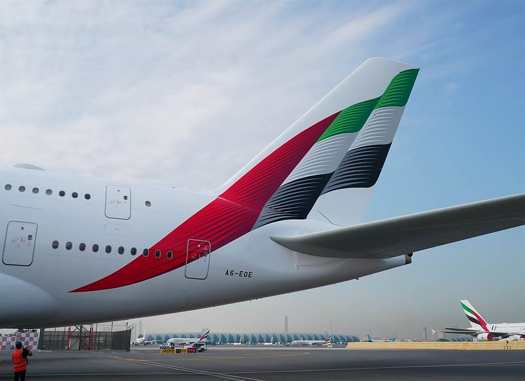阿聯酋航空飛機尾翼上的阿拉伯聯合大公國國旗以3D效果呈現，更具動感。（阿聯酋航空提供／陳祐誠傳真）