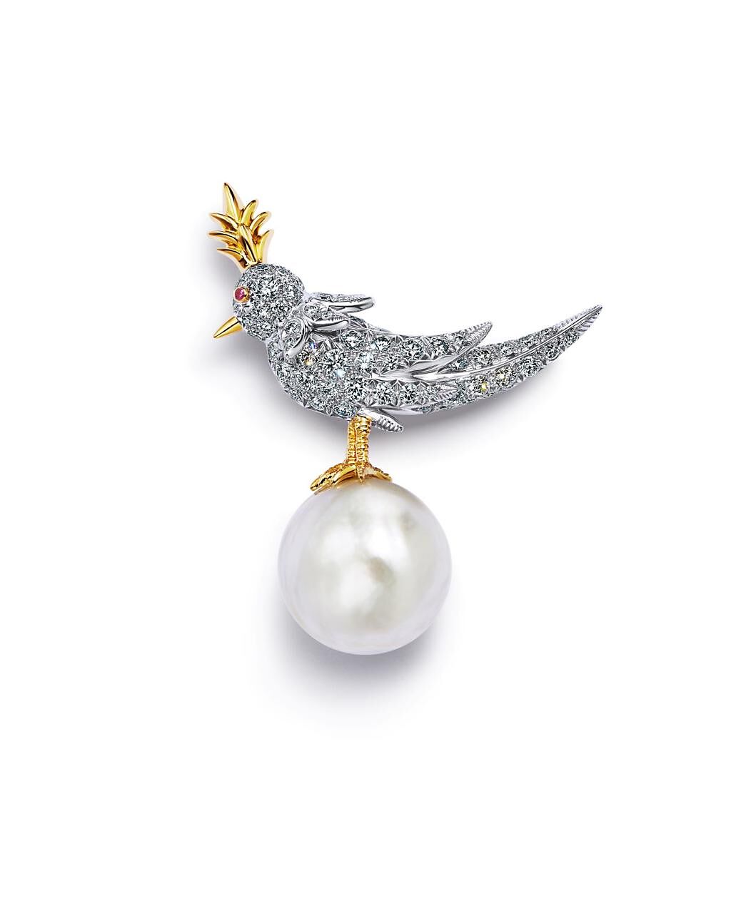 Tiffany & Co. Schlumberger石上鳥珍珠系列， 鉑金與18K金鑲嵌白色天然珍珠與鑽石胸針。（ Tiffany提供）