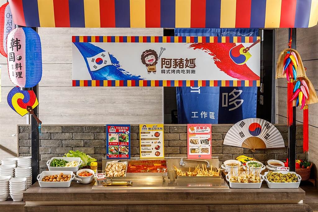 「吉哆」現場可見到如韓國布帳馬車般的小食攤。(吉哆火鍋百匯提供)