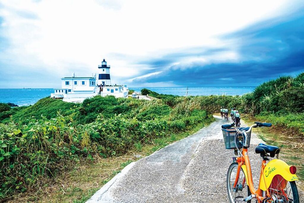 富貴角燈塔是台灣本島最北的燈塔。　圖：北海岸及觀音山國家風景區管理處／提供